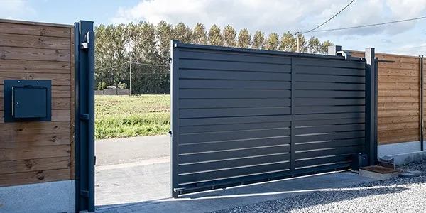 portail-aluminium-coulissant-toulouse Portail coulissant alu sur mesure